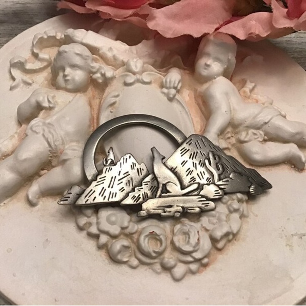 Wolf Brooch
